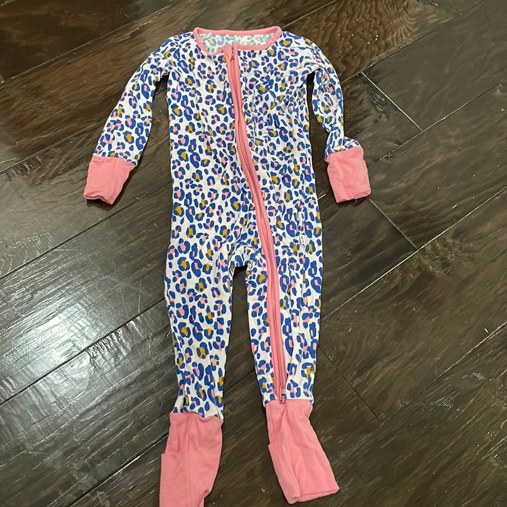 6-12 month little sleepies cheetah zippy